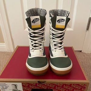 Vans Woman’s Standard MTE Snow Boots